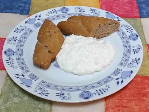 Proteinová pomazánka z tvarohu a sýrečku – Snadné Česko recept, zvládnete za Do 30 minut